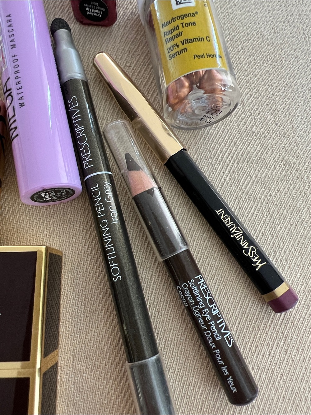 Assorted Women’s Makeup and Perfume Collection - Picture 6 of 9